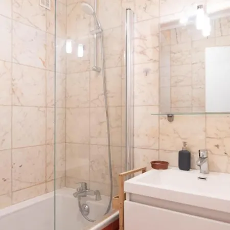 Bright 69 M2 T3 With Balcony Lägenhet Vanves